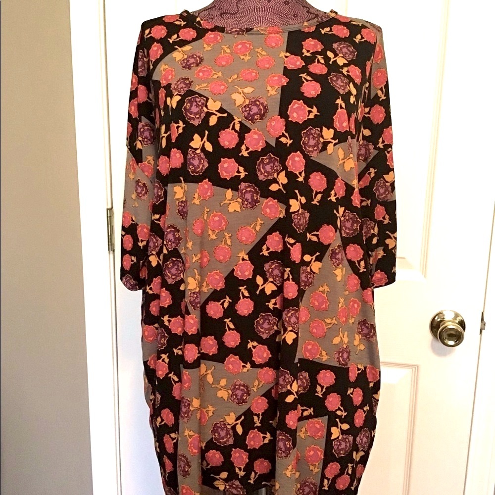 Lularoe Irma Tunic Rare Print Abstract with Red Purple Roses size XS